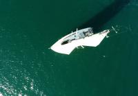bateau à voile d'en haut voiles